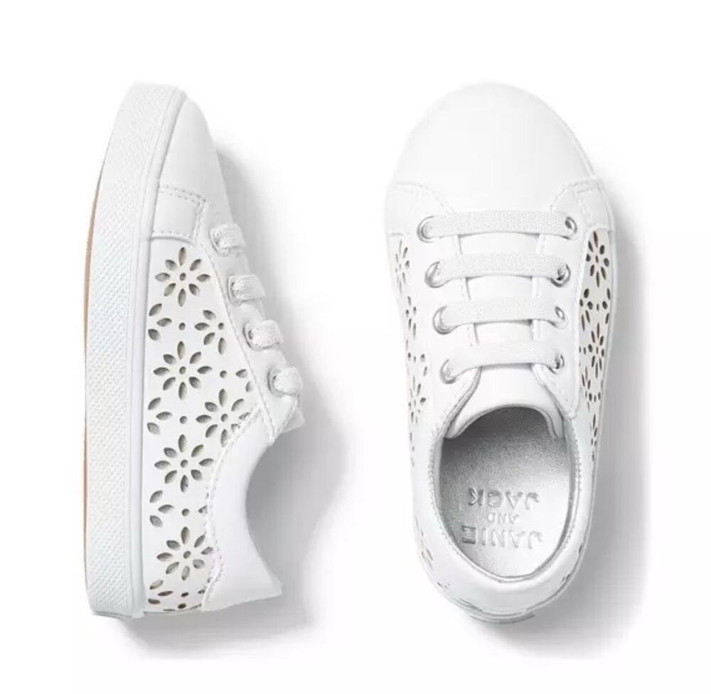 Janie and Jack Eyelet Sneaker in White and Silver Size 6